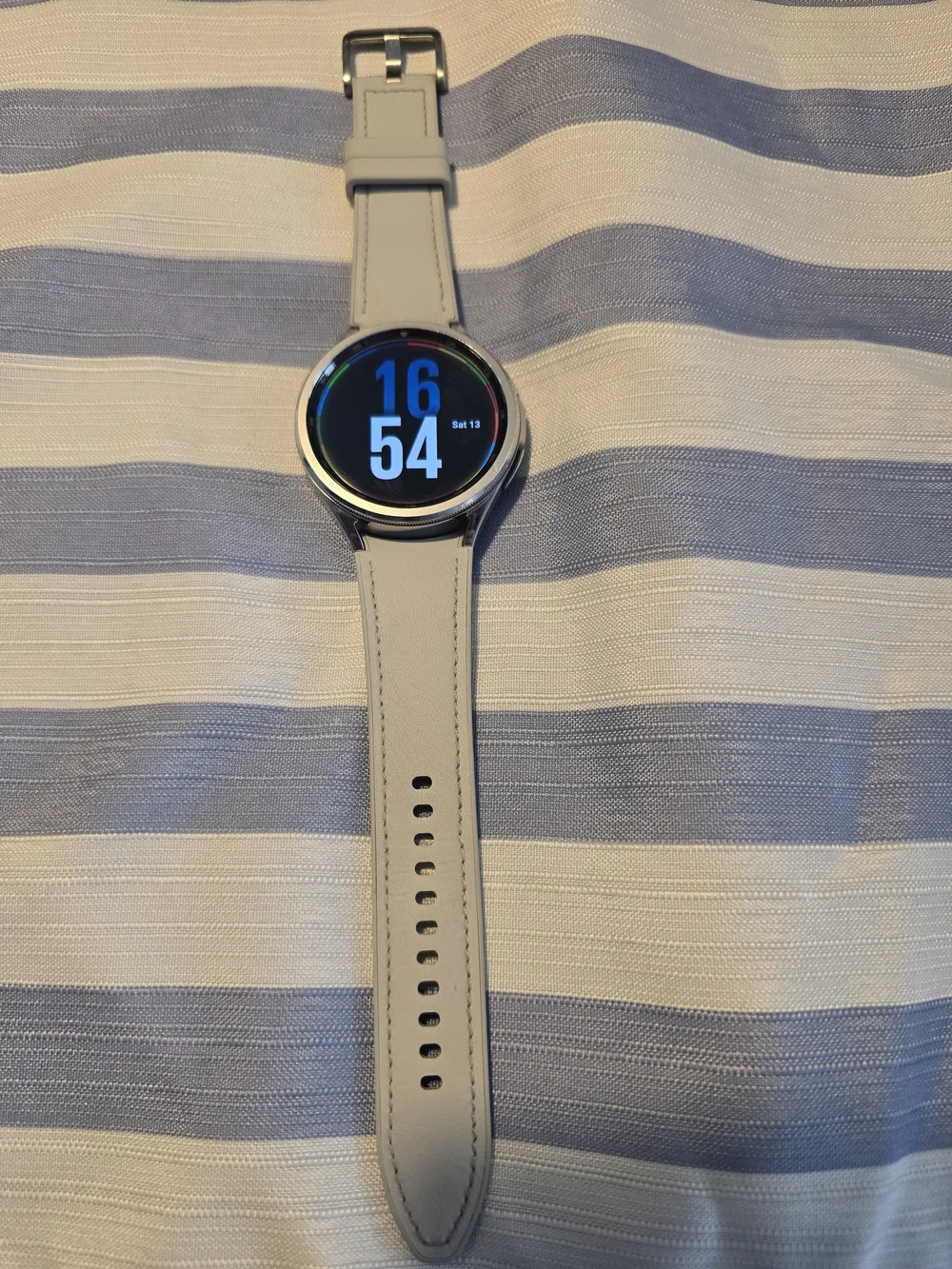 Samsung Galaxy Watch Classic - Light Gray Strap, Silver Case